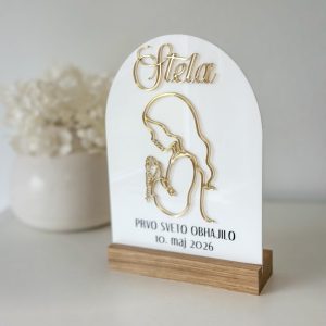 spominska ploščica za prvo sveto obhajilo z imenom bela akrilna ploščica z zlato silhueto deklice